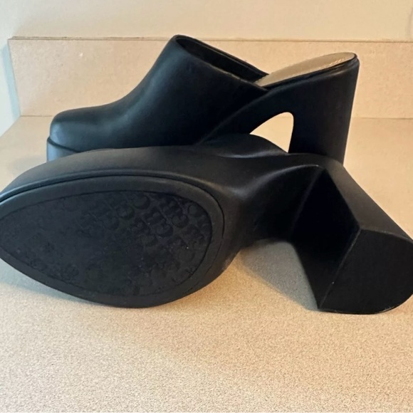 Gianni Bini So Chic Black closed toe platform mule size 10 New - Picture 5 of 5